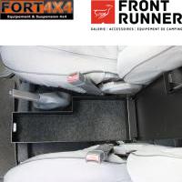 COMPARTIMENT VERROUILLABLE SOUS LA CONSOLE D’UNE TOYOTA LAND CRUISER 76 - DE FRONT RUNNER