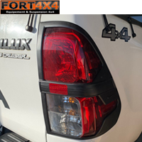 PROTECTION FEUX ARRIERES NOIRS POUR TOYOTA HILUX REVO