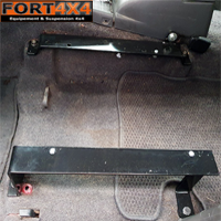 BASE DE SIÈGE POUR SUZUKI GRAND VITARA FIXE COTE CONDUCTEUR  BASE DE SIÈGE POUR SUZUKI GRAND VITARA FIXE COTE CONDUCTEUR